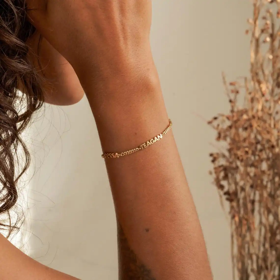 NOMÉA – CUSTOMIZABLE STAINLESS STEEL NAME BRACELET